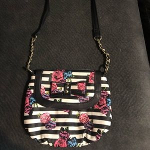 Cross body Betsy Johnson bag